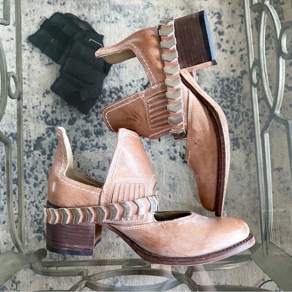 Freebird Boot Blade Slip-On Ankle Chevron Leather Western Almond-Toe Taupe 8 GUC - Picture 5 of 12